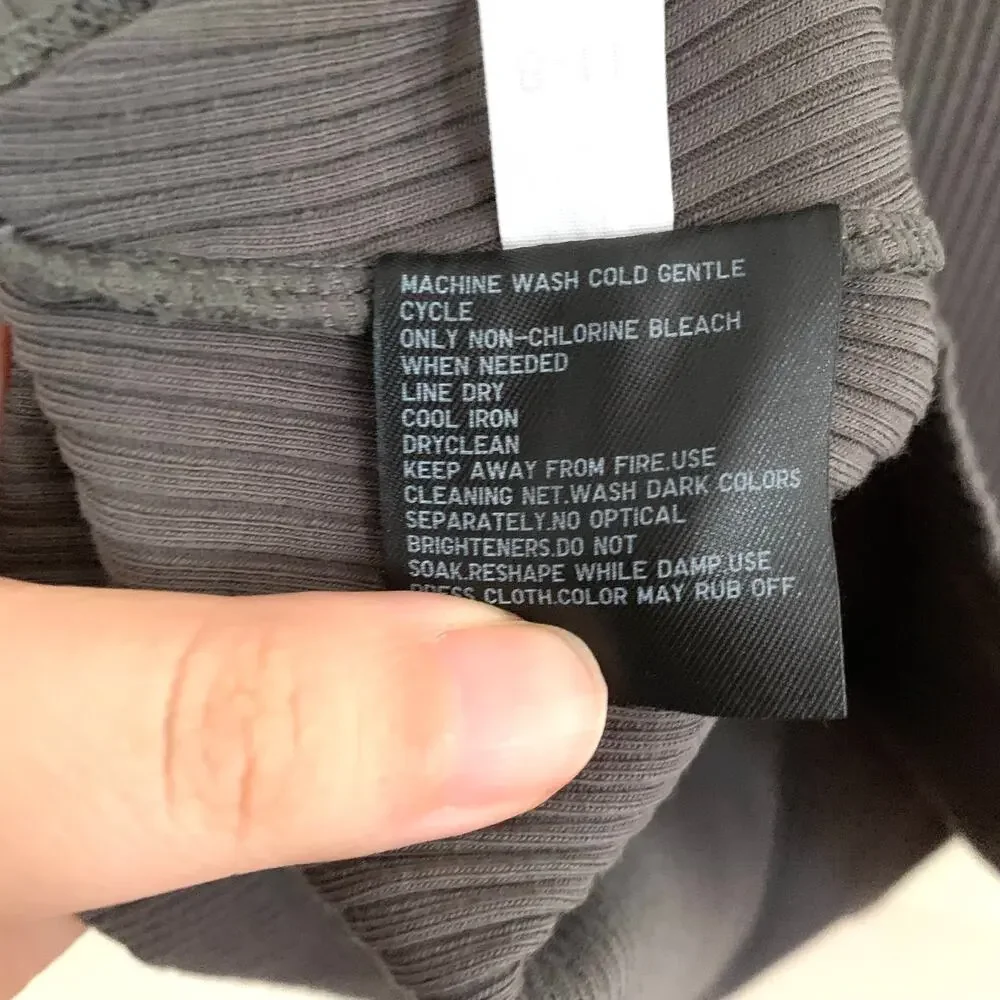 3/$15 Uniqlo Ribbed Crew Neck Short Sleeve Cropped T-shirt Gray *Discoloration* - Picture 7 of 7